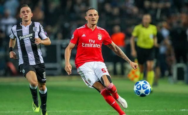 领下则更加 领下则更加