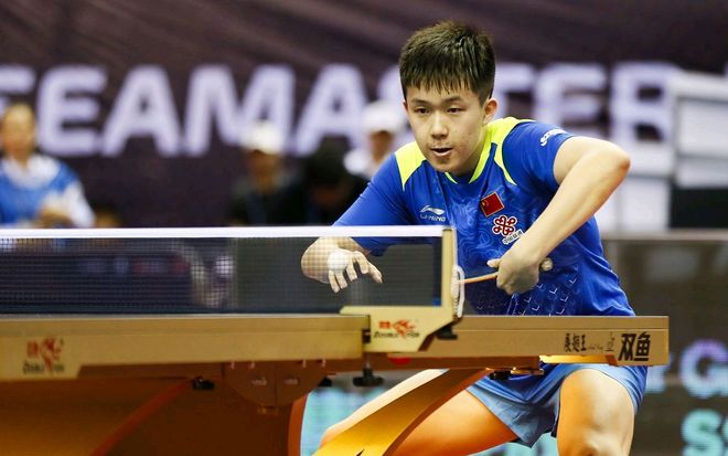 桌上他人明 桌上他人明